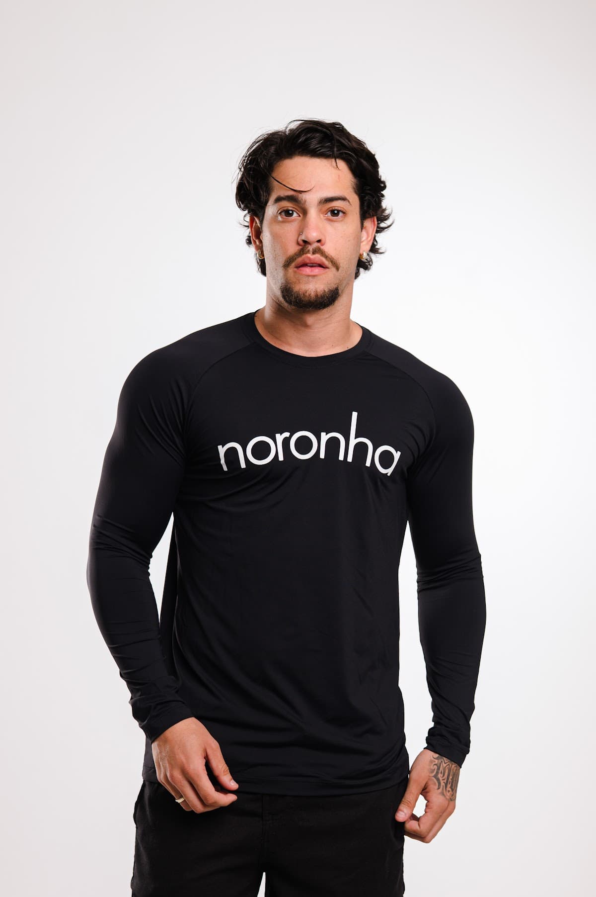 Camisa UV manga longa preta noronha masculina — loja Em Noronha