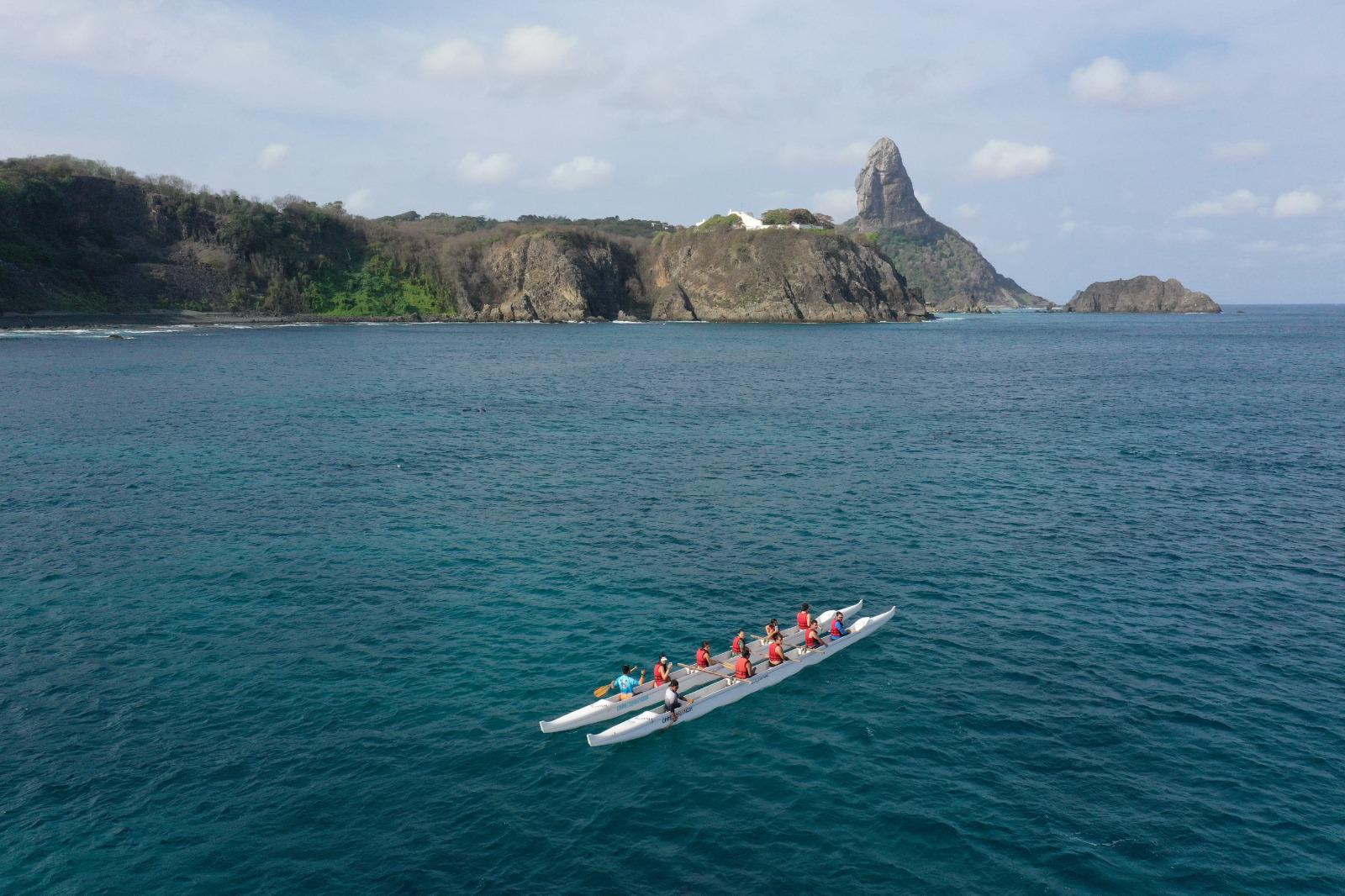 Canoa hawaiana a Fernando de Noronha: un tour contemplativo sul mare