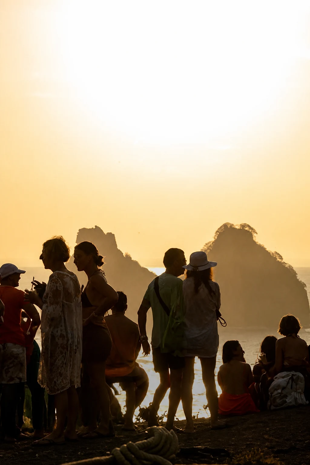 Combo Ilha Tour e Barco Entardecer VIP em Fernando de Noronha