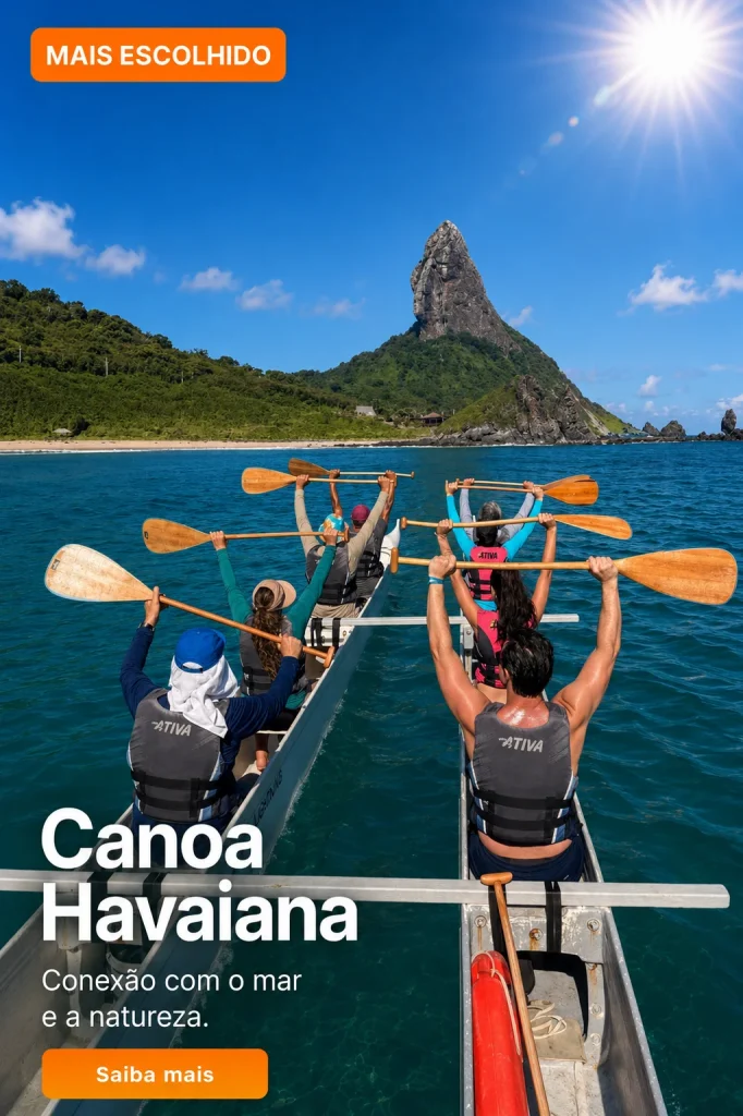 Passeio de canoa havaiana em Fernando de Noronha com golfinhos nas águas cristalinas